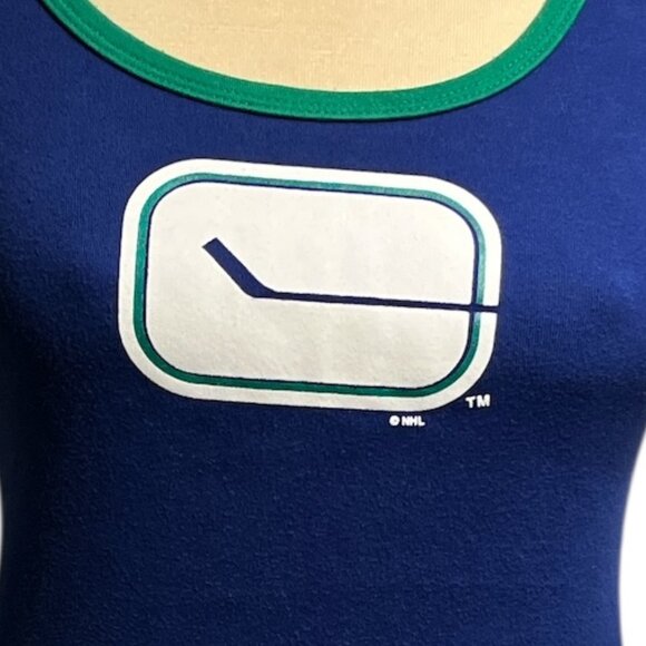 NHL VANCOUVER CANUCKS Vintage Women's Tee Shirt Size Small Cotton - Picture 3 of 9